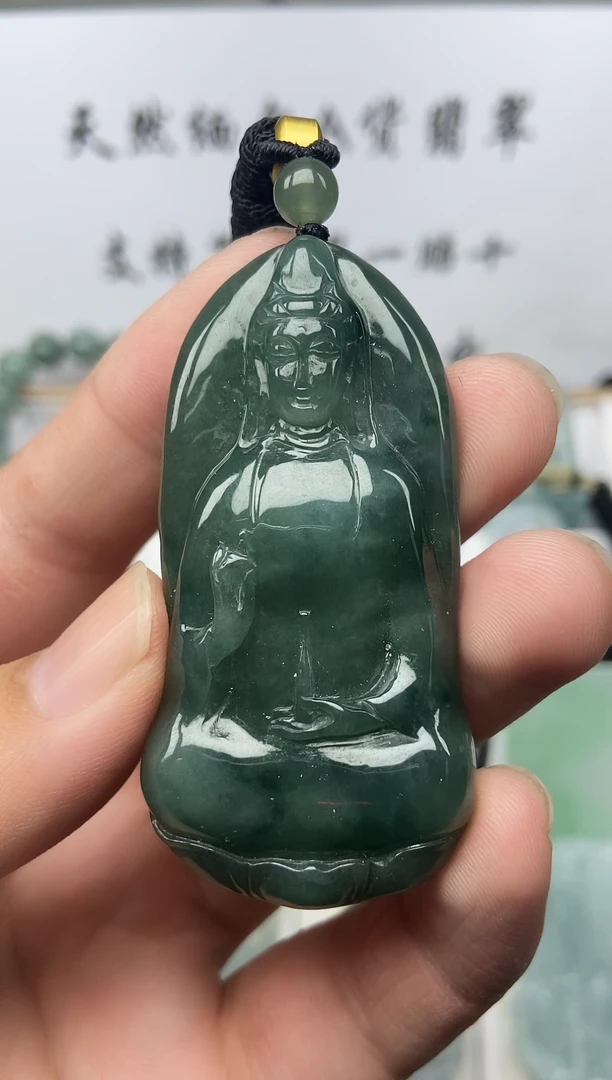 颈饰未镶嵌翡翠素衣观音