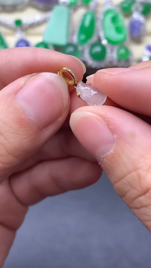 颈饰18K金镶嵌翡翠79-中国好珍宝