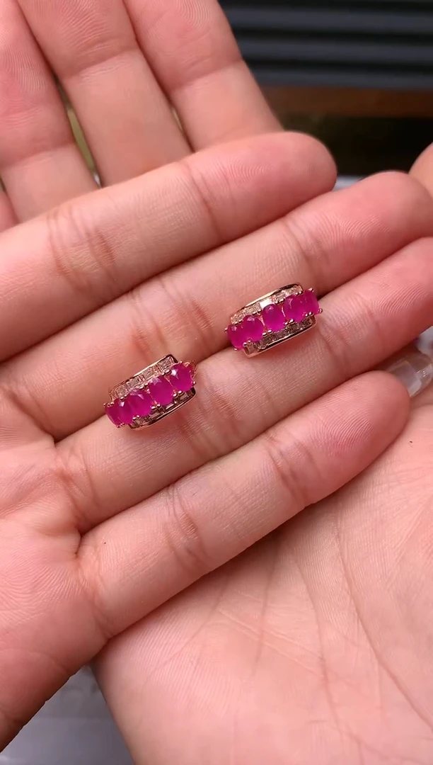 【闪购商品】红宝石耳饰银S925镶嵌........