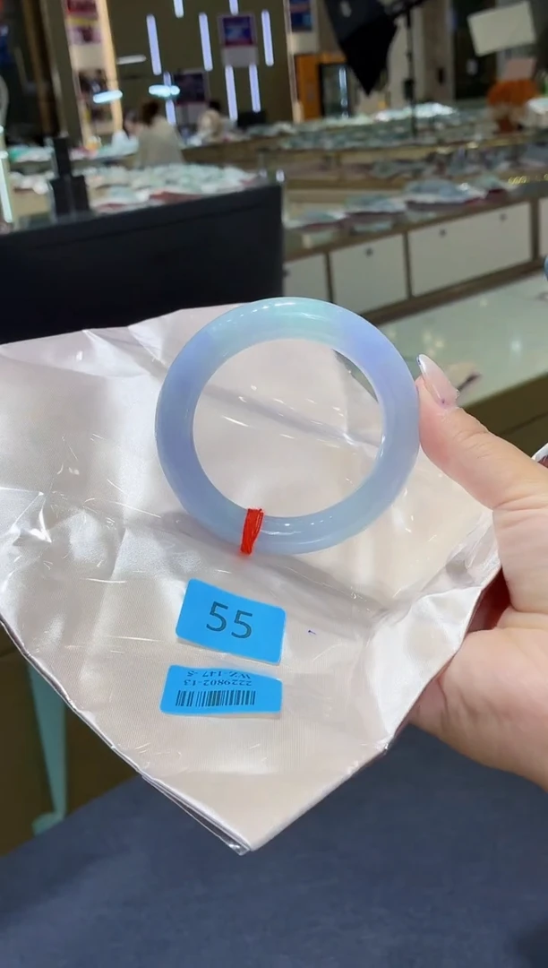 翡翠手镯未镶嵌翡翠手镯