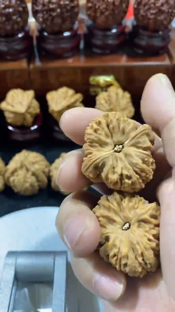 【闪购商品】文玩核桃手串无修南疆带微黄39