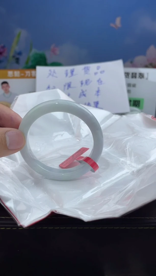 翡翠手镯未镶嵌2         翡翠手镯