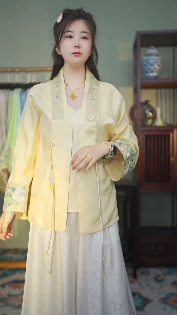 刺绣M码120斤内百搭款上衣单层