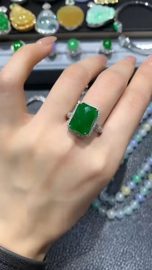 【闪购商品】翡翠戒指18K金镶嵌33团购