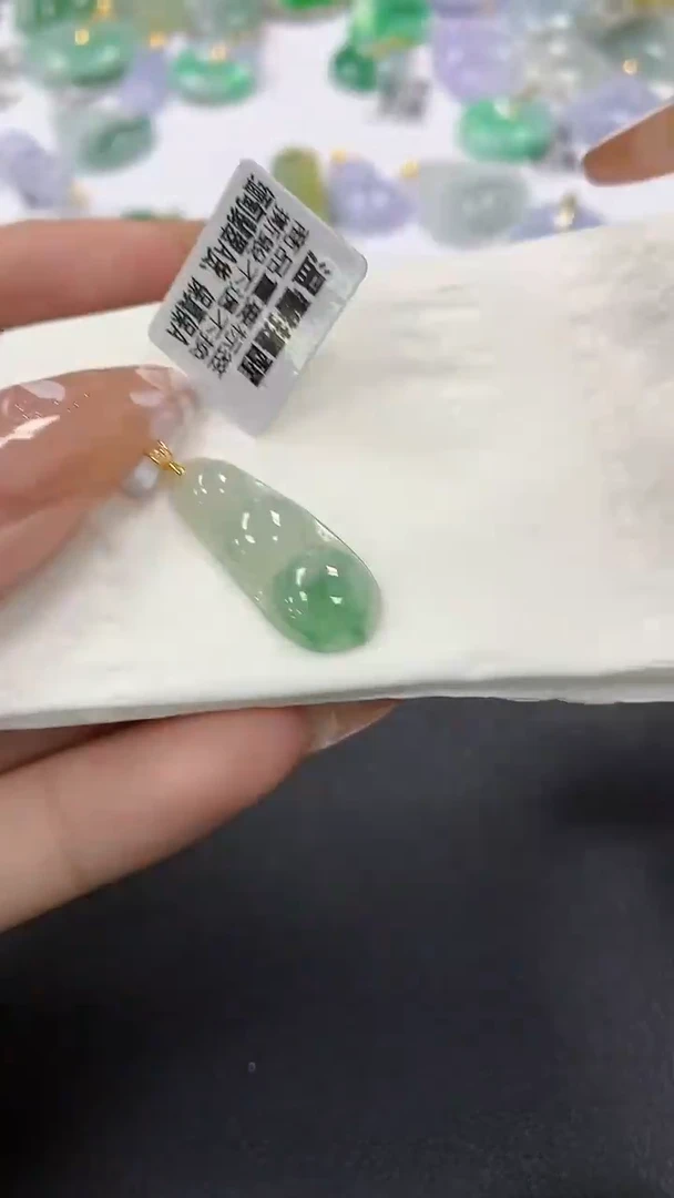 颈饰18K金镶嵌翡翠a货假一赔三支持复检百元上9元证书费自理