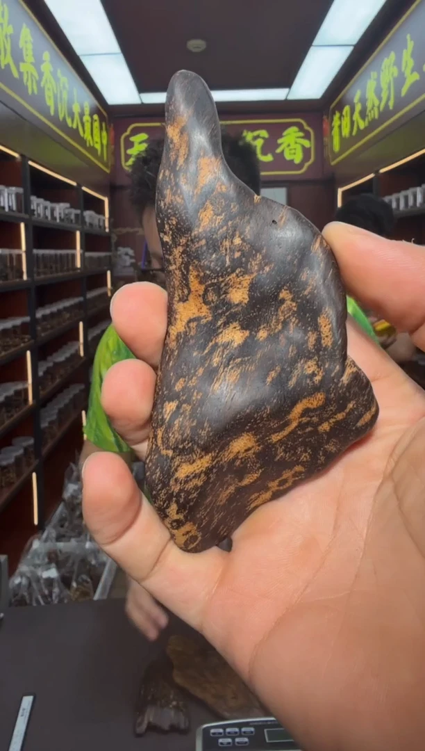 沉香手把件415号多样性发一