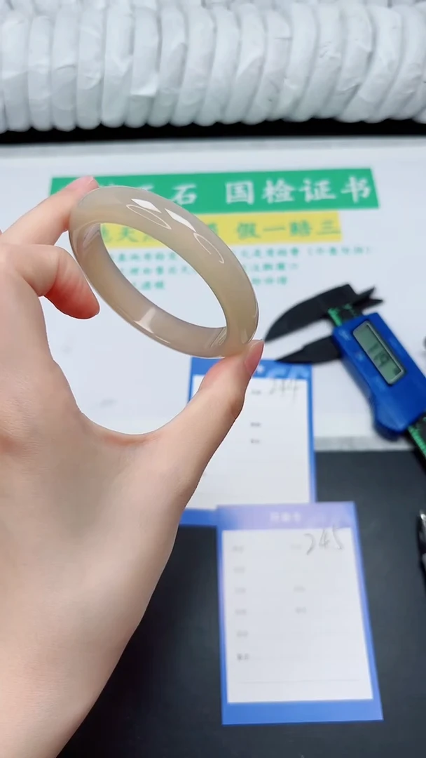 未镶嵌手镯石英质玉244-55