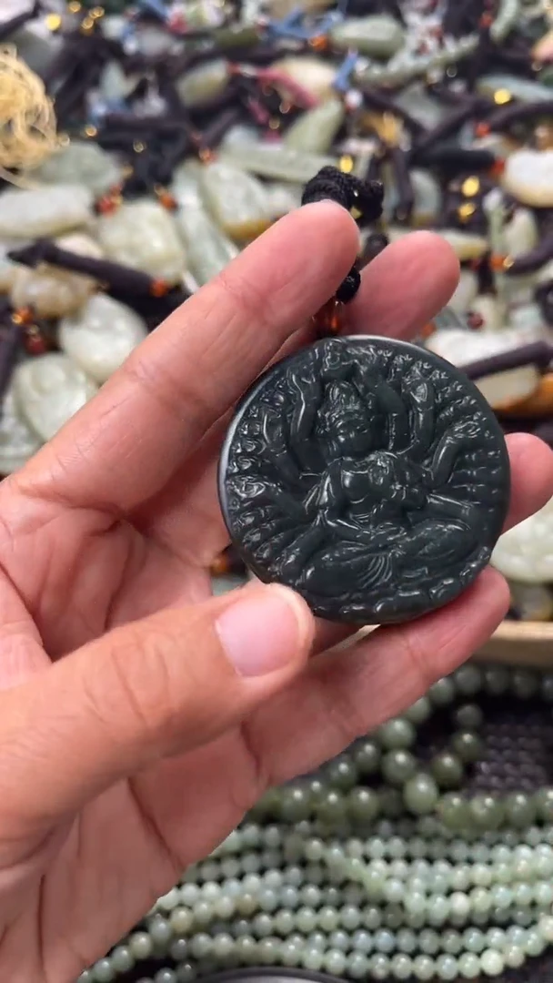 【闪购商品】和田玉颈饰未镶嵌多样性发货没有证书，拍一发一.有瑕