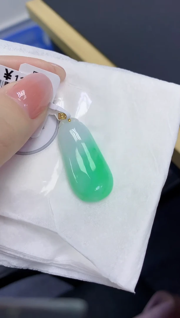 颈饰18K金镶嵌翡翠天然缅甸翡翠A货多样性发一件