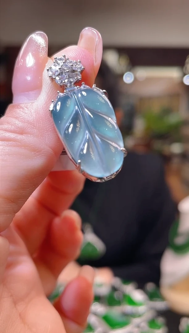 【闪购商品】翡翠吊坠(不含链)未镶嵌多样性发其一