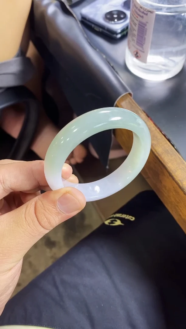 未镶嵌手镯翡翠手镯