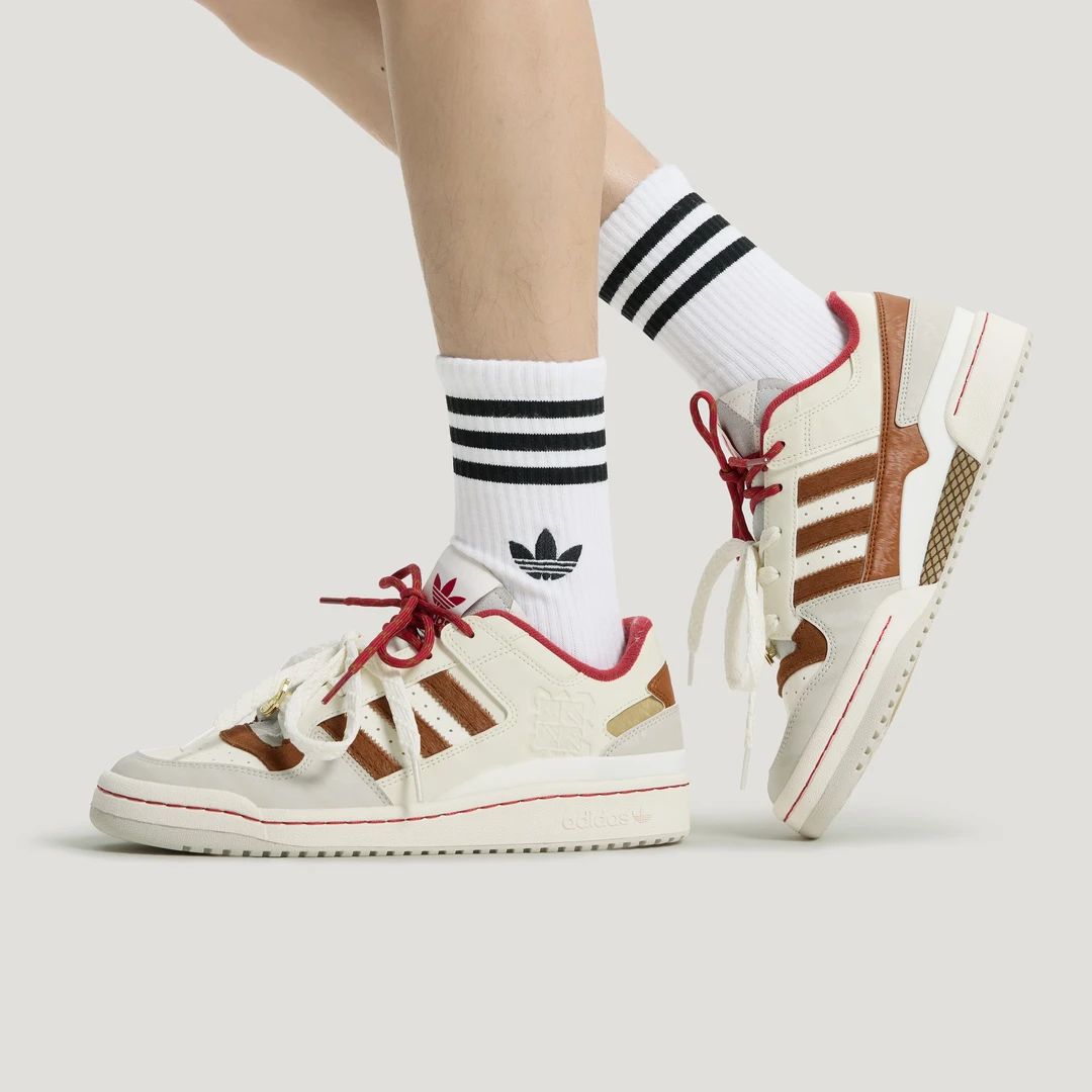 adidas/阿迪达斯FORUM LOW女子新年款休闲风板鞋运动鞋KJ8751