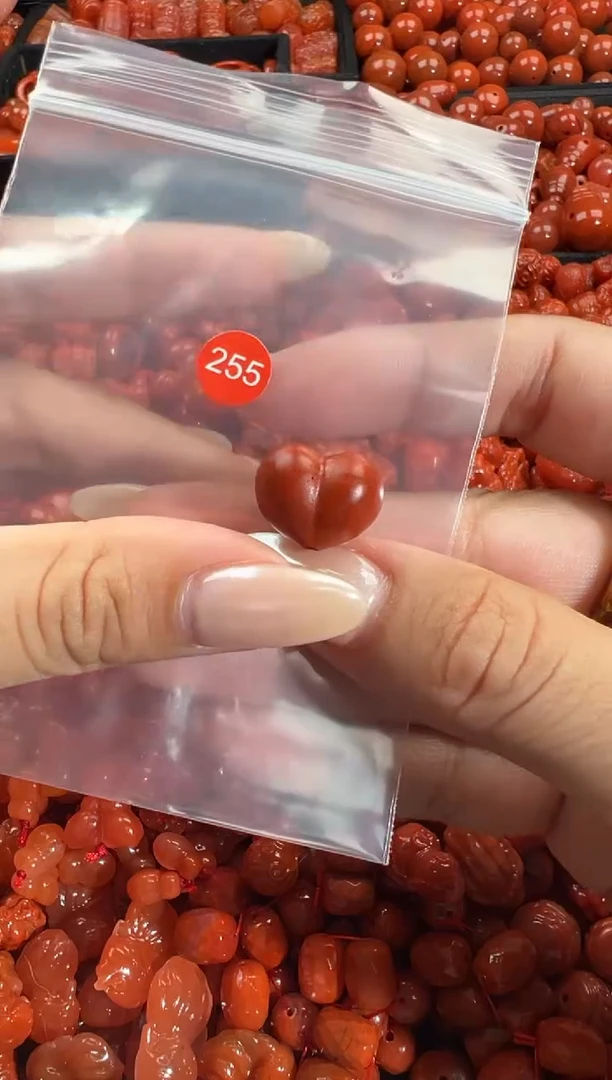 颈饰未镶嵌南红玛瑙1