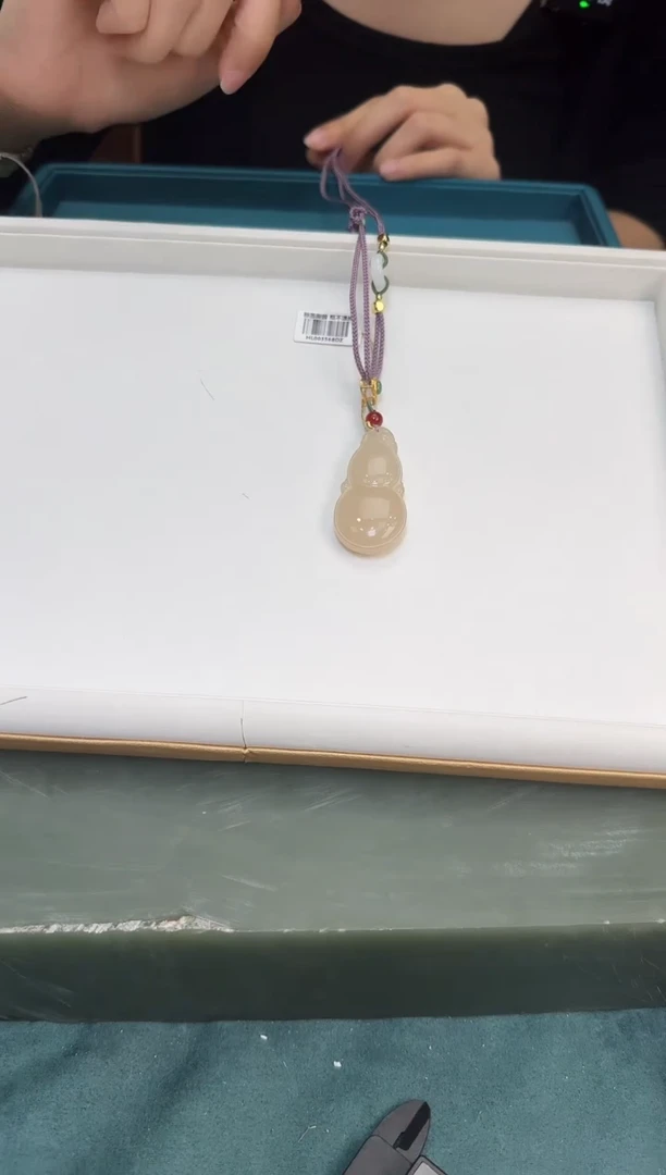 和田玉未镶嵌颈饰藕粉葫芦配绳