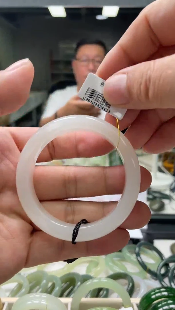 【闪购商品】和田玉手镯未镶嵌编码4134 圈口55-56