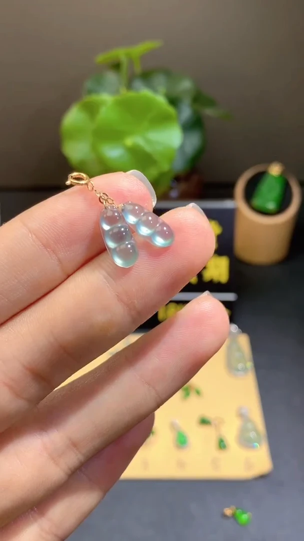 颈饰18K金镶嵌翡翠翡翠A货