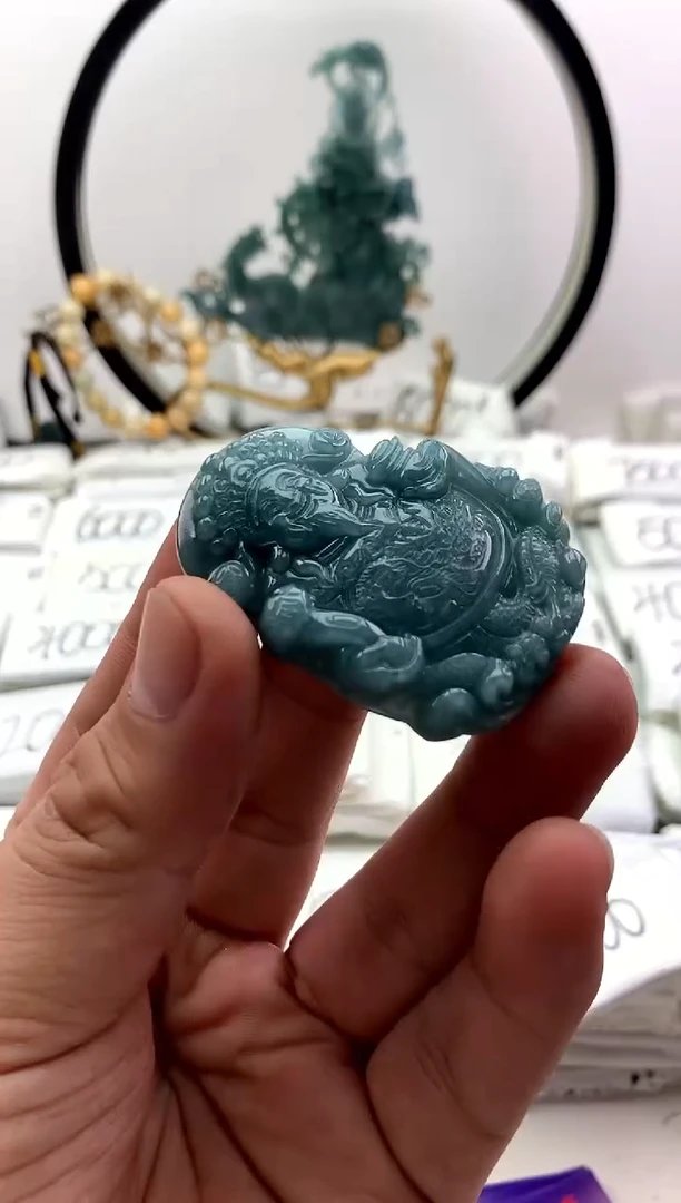 翡翠未镶嵌颈饰财神