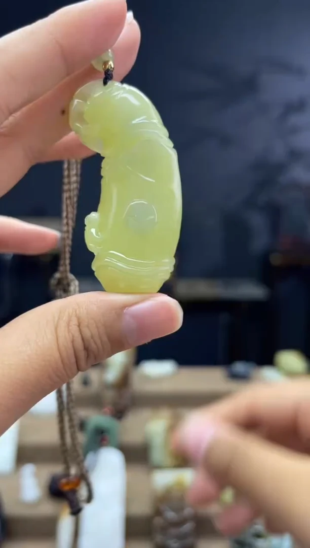 颈饰未镶嵌和田玉1