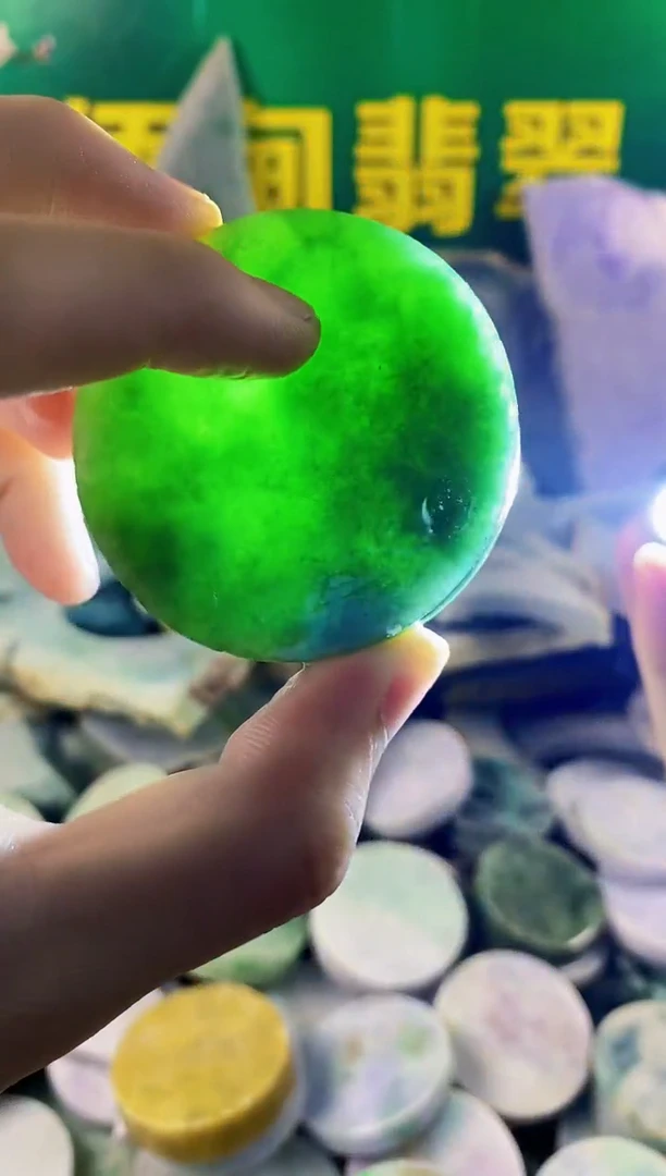 翡翠未镶嵌颈饰纯天然A货翡翠101