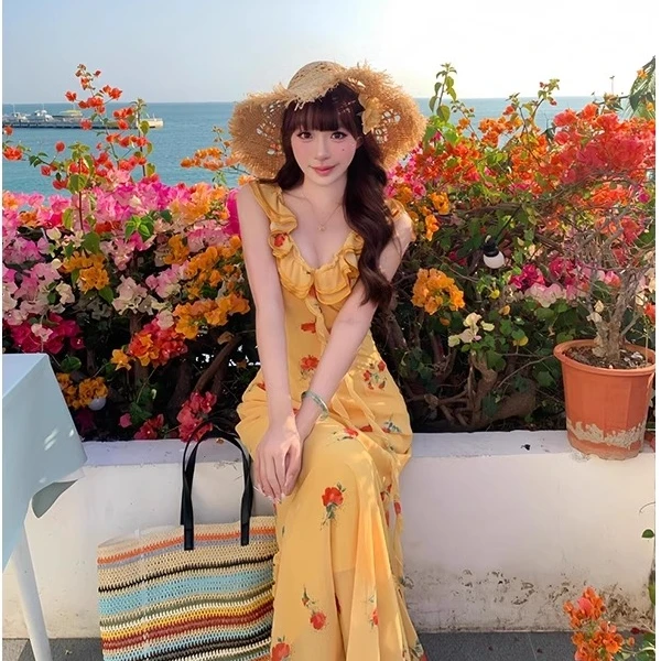 法式绝美黄色荷叶边V领碎花吊带连衣裙女夏超好看多巴胺度假长裙