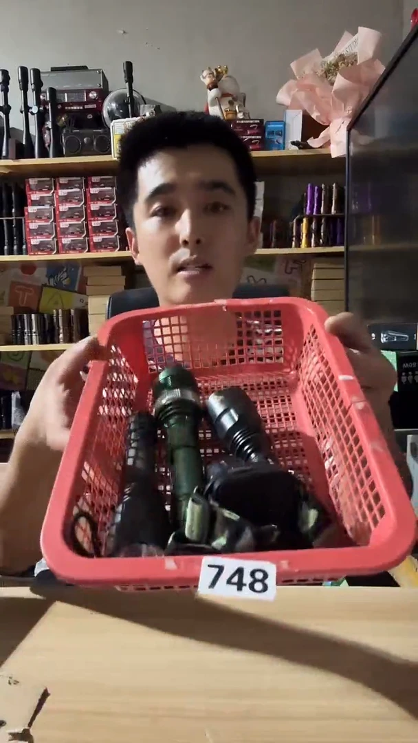 框里的东西不管好坏不退不换748