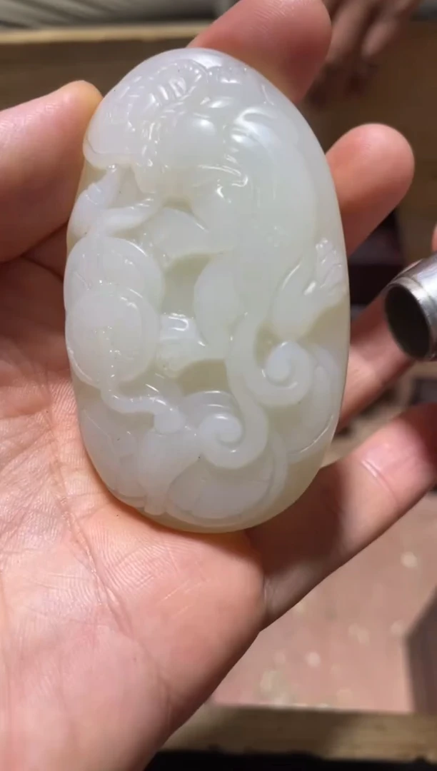 和田玉未镶嵌颈饰羊脂白貔貅1件