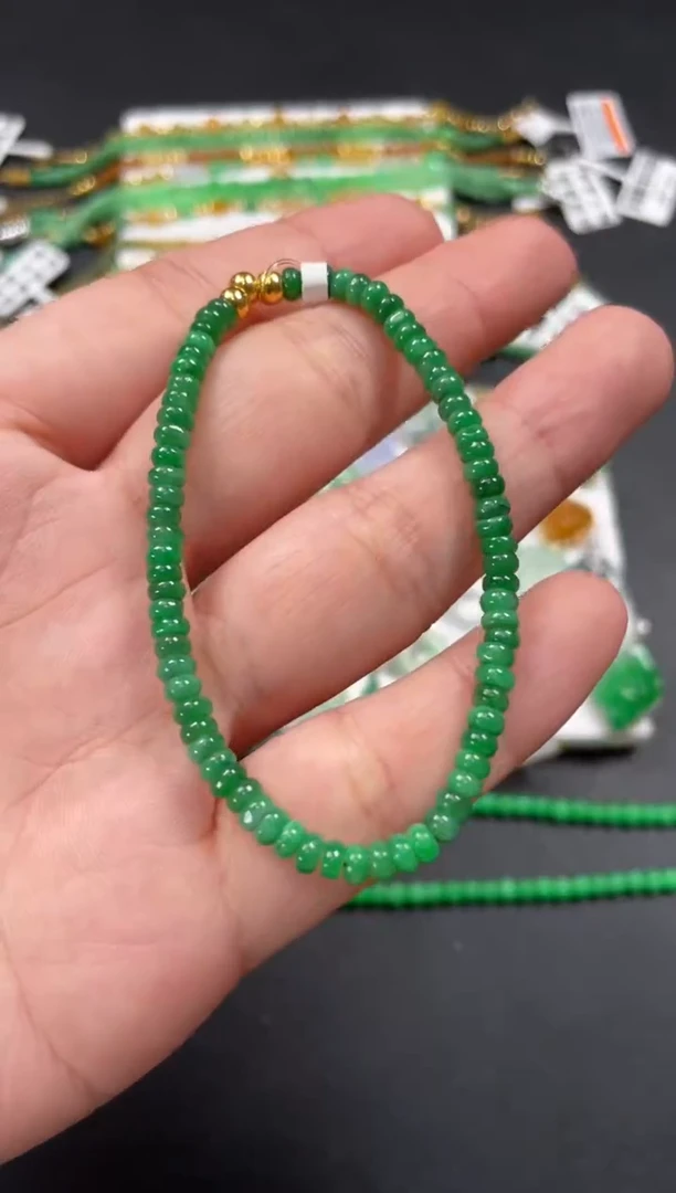 翡翠足金镶嵌套链一条 P413
