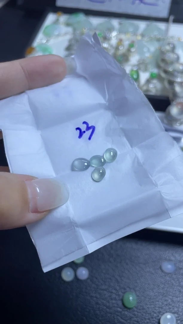 未镶嵌定制翡翠小*蛋面