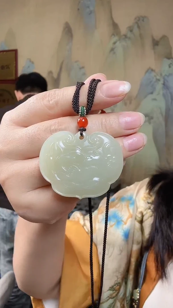 颈饰未镶嵌和田玉.