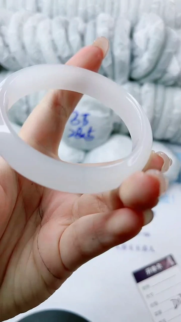 【闪购商品】石英质玉手镯未镶嵌多样性发货D132