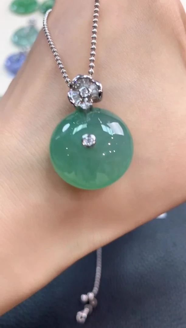 【闪购商品】翡翠吊坠(不含链)18K金镶嵌b90不退换