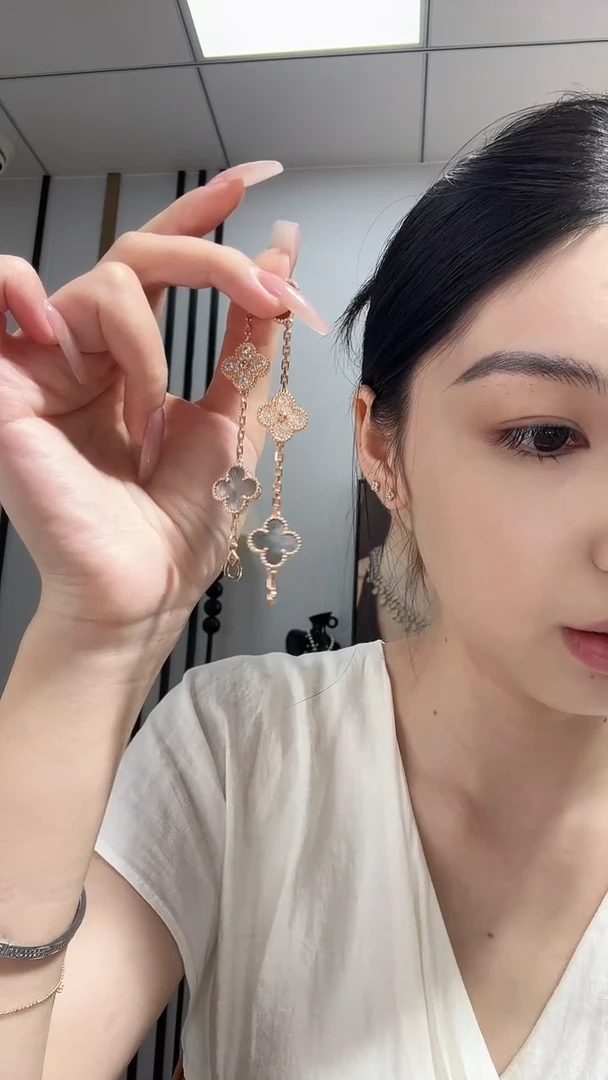 18K金镶嵌手链钻石灰贝隔钻GHJ