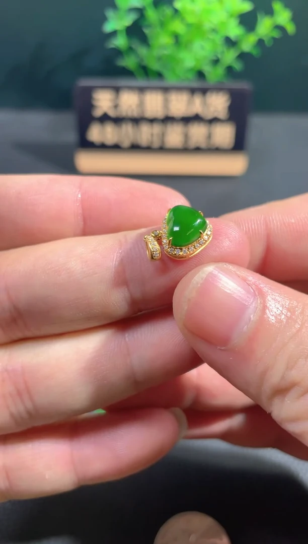 【闪购商品】翡翠颈饰18K金镶嵌翡翠