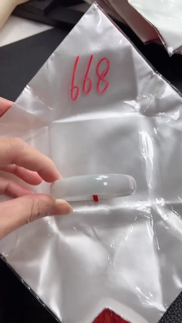 【闪购商品】翡翠手镯未镶嵌圈口53