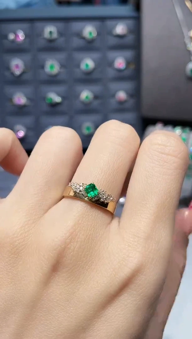 【闪购商品】祖母绿戒指18K金镶嵌0.3克拉哥伦比亚