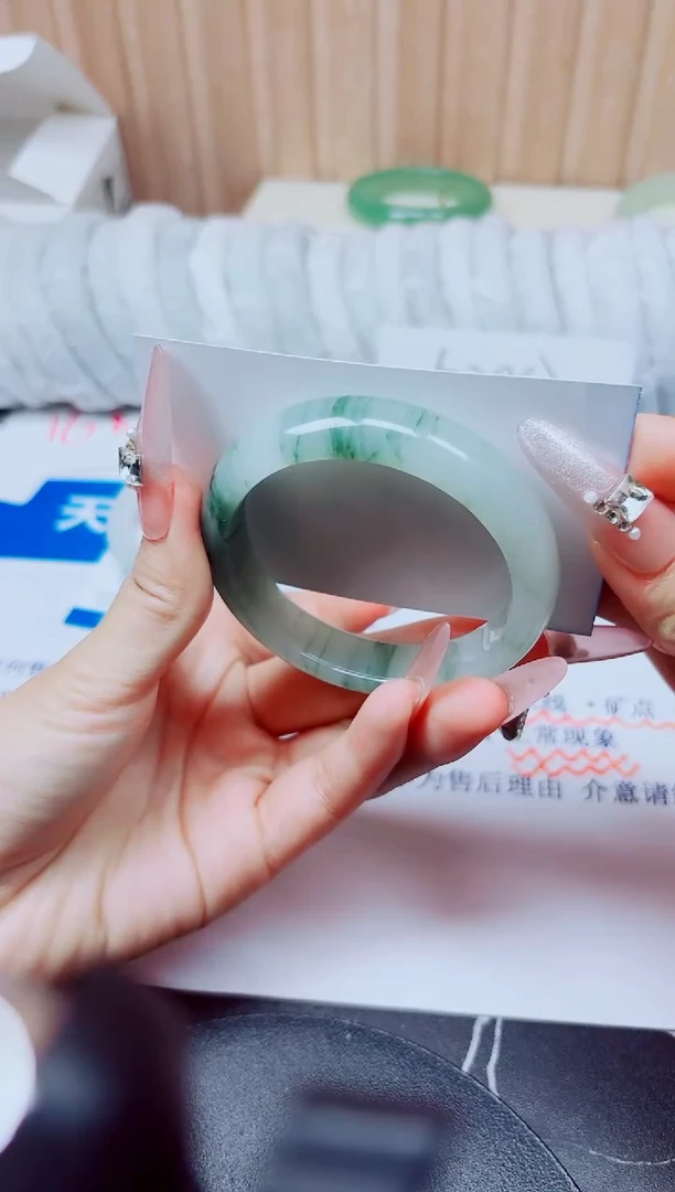 未镶嵌手镯石英质玉104/54