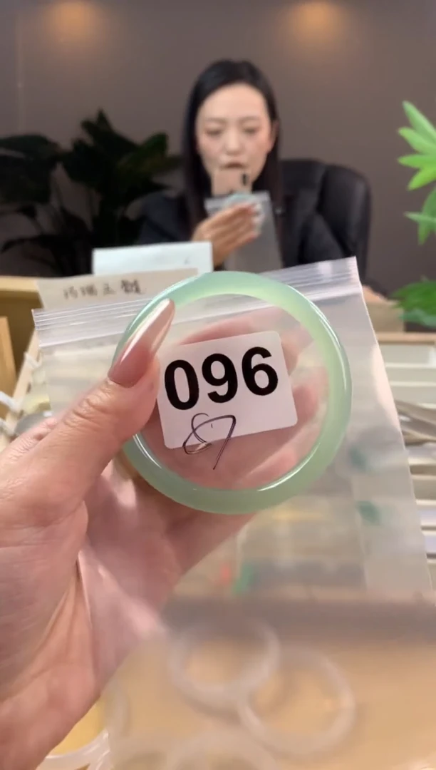 【闪购商品】玛瑙/玉髓手镯未镶嵌096微瑕