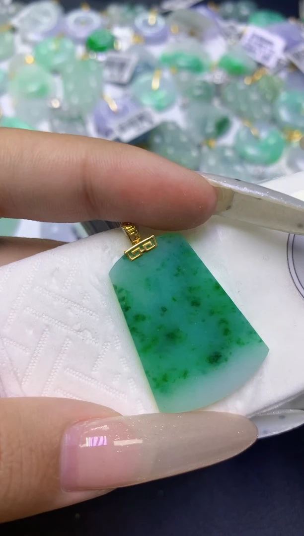颈饰18K金镶嵌翡翠天然缅甸翡翠A货百元以上9元证书费自理