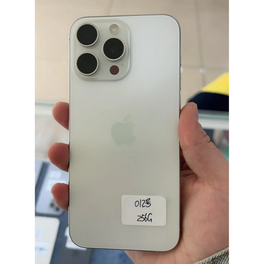 9新 Apple/苹果 二手国行苹果手机15promax 白色 iphone15promax