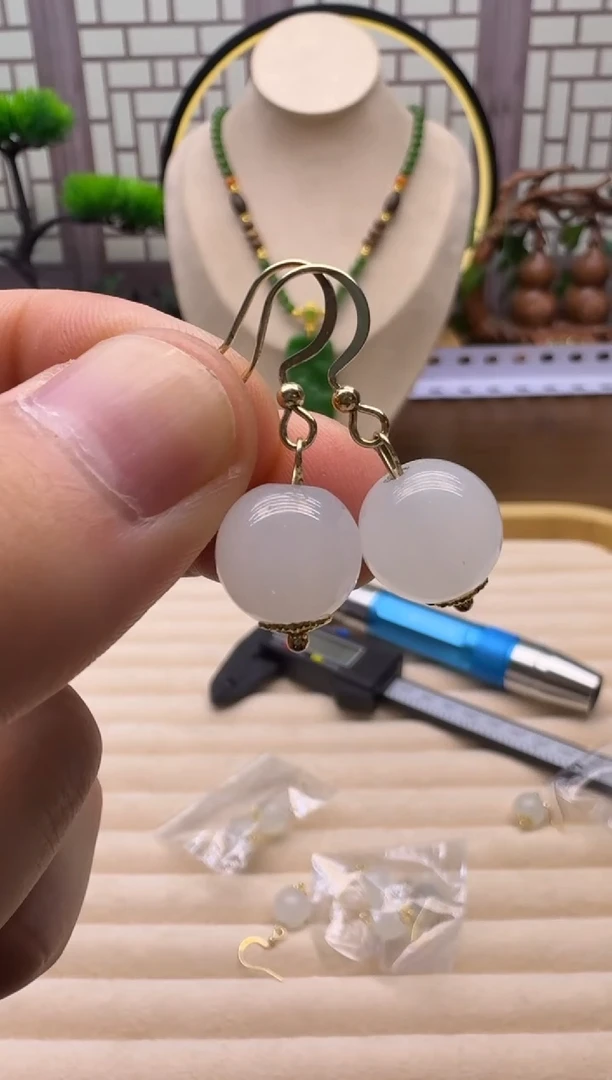 14K金镶嵌和田玉耳饰E118