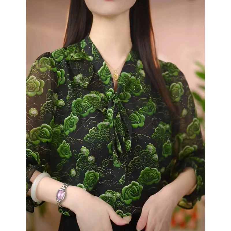 2025新款遮肉大码亮闪闪绿色祥云优雅气质典雅系带V领衬衫春夏款