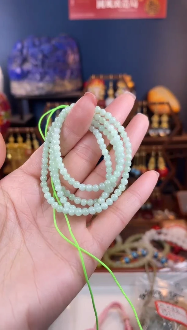 未镶嵌挂件翡翠隐**蜂，翡翠