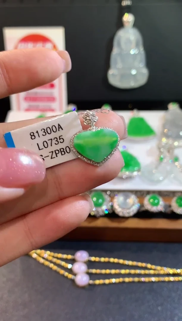 吊坠(不含链)18K金镶嵌翡翠多样性发其一