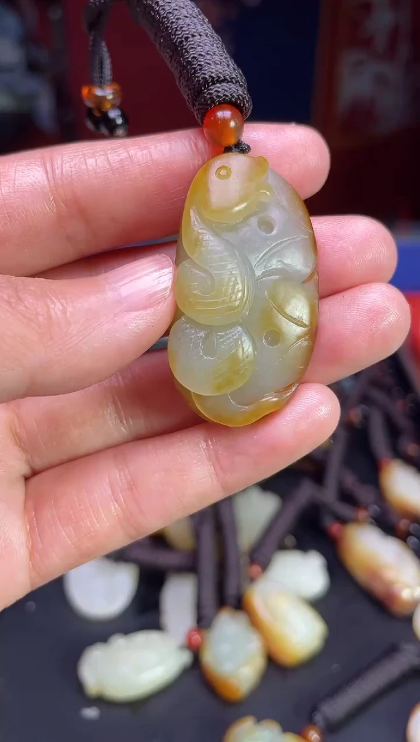 颈饰未镶嵌和田玉1