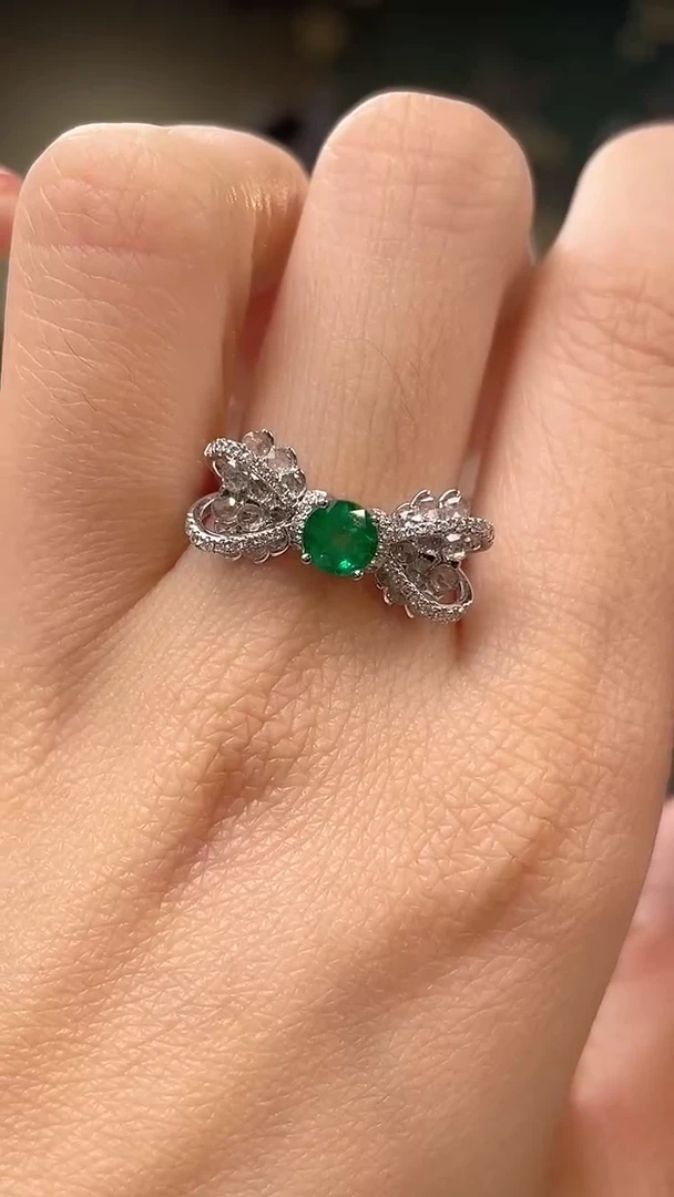 18K金镶嵌戒指祖母绿阿富汗沃顿主石：0.57ct