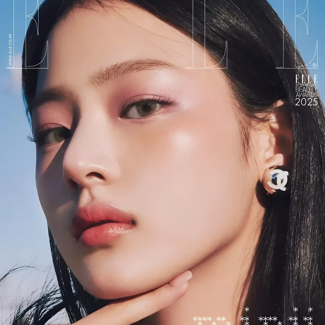 全新未使用 Chanel/香奈儿 25C早春白色双C标志设计银色耳钉
