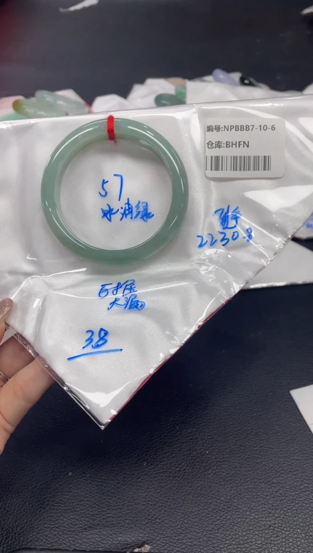 未镶嵌手镯翡翠?****?翡翠手镯