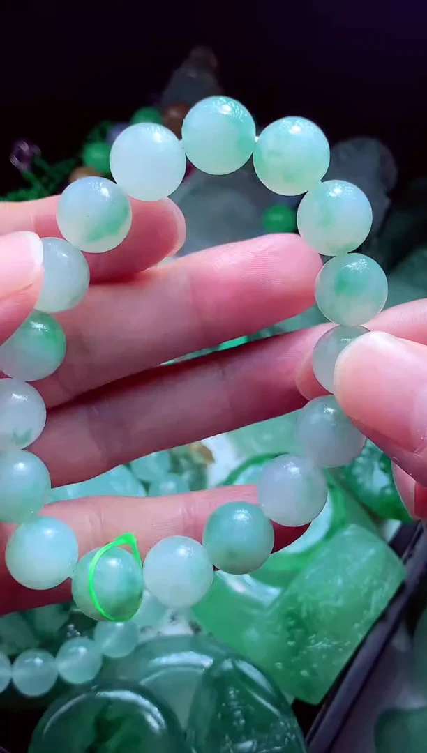 未镶嵌定制翡翠八****?翡翠毛货定制