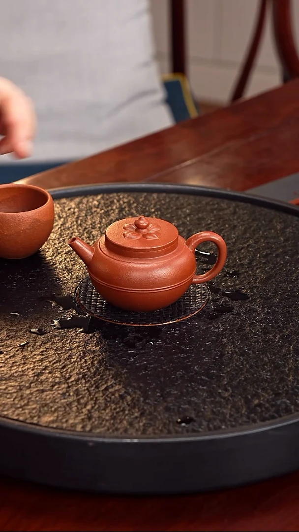 茶壶紫砂成进窑  花菱146  红降坡  150毫升 配主人杯