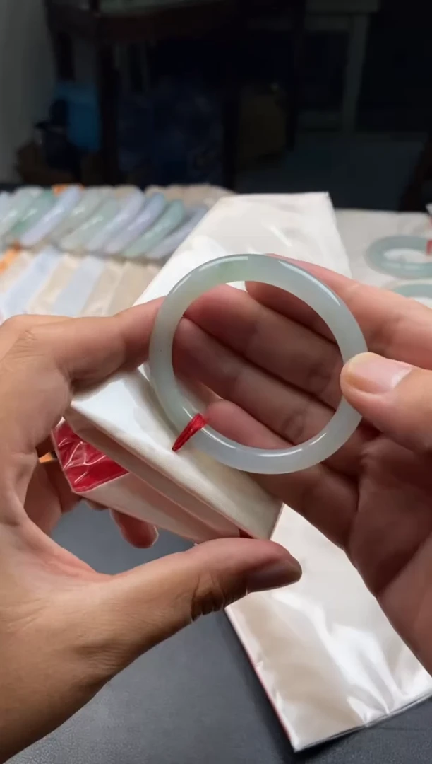 未镶嵌手镯（贵妃镯）翡翠51-52戴贵妃镯